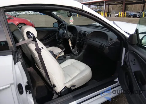 2000 Ford Mustang z USA, uszkodzony, nr VIN 1FAFP4444YF212988